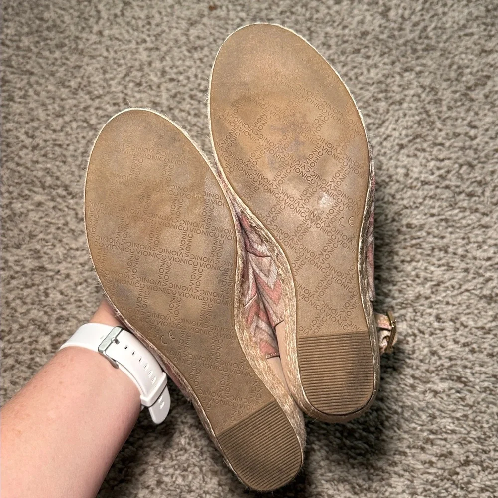 Vionic Coralina Women's‎ Chevron Slingback Wedge Size 8.5